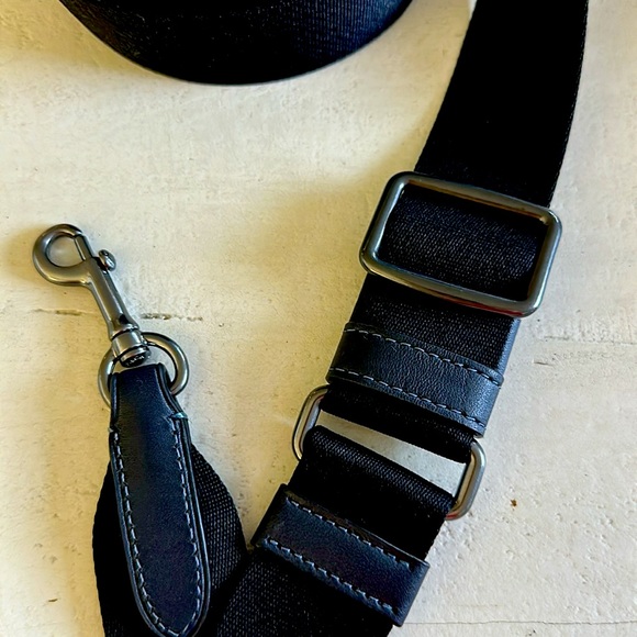 Coach Leather Carrier Phone Crossbody In Colorblock With Coach Patch - Picture 5 of 5